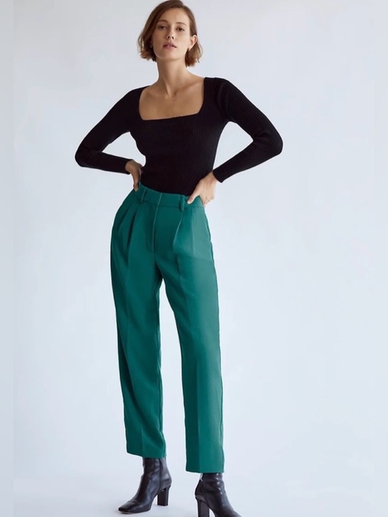 Aritzia Pants - Aritzia Wilfred Carrot Pants Suave Green Size 8 High Waisted Pleated Casual